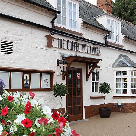 The Coffee Pot Tavern Bed and Breakfast Potterspury Buitenkant foto