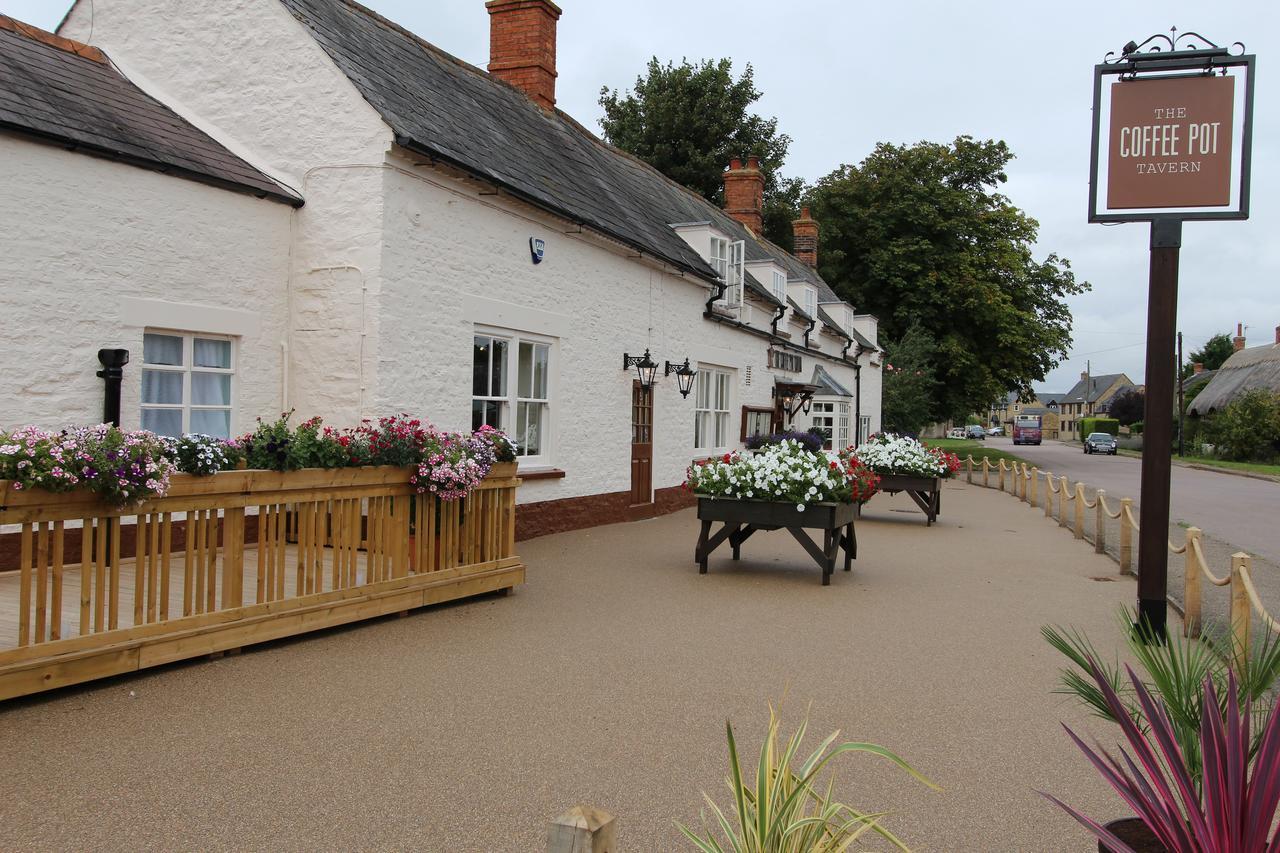 The Coffee Pot Tavern Bed and Breakfast Potterspury Buitenkant foto